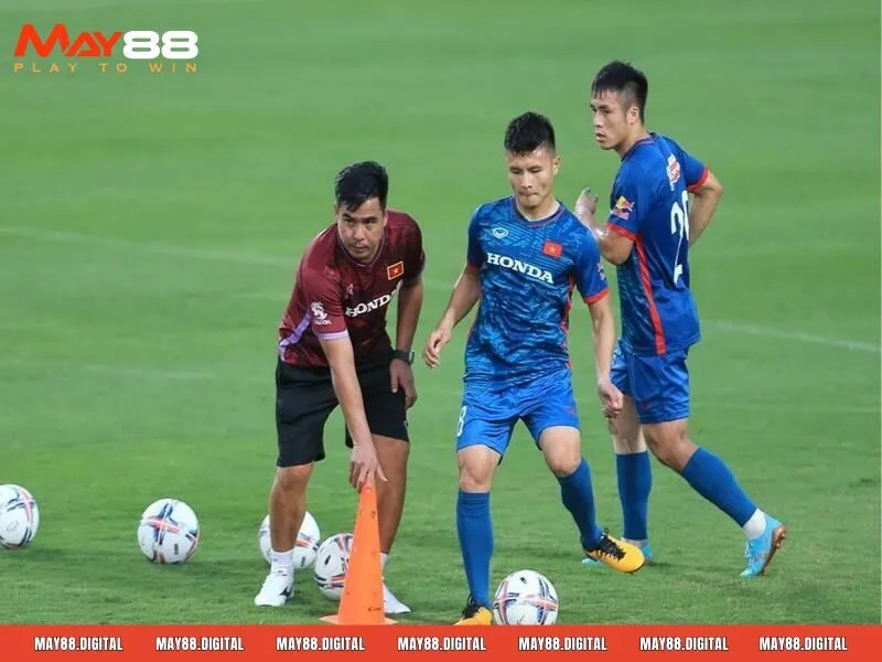 Việc đánh giá tình hình giải đấu và các đội bóng là rất quan trọng